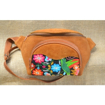 Torebka na biodro z jasnobrązowej zamszowej skóry i kwiatowym  kolorowym haftem .